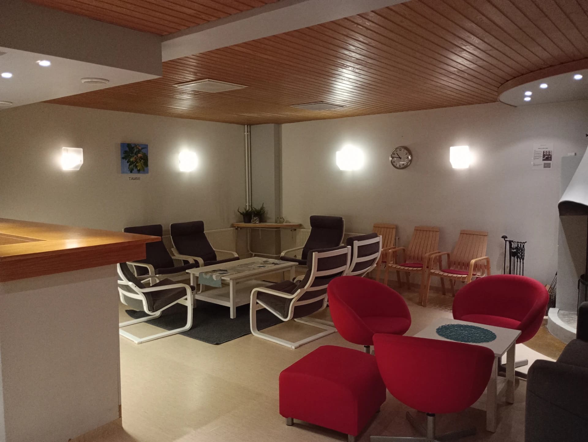 Lounatuulet Yhteisötalon takkahuone Tammi